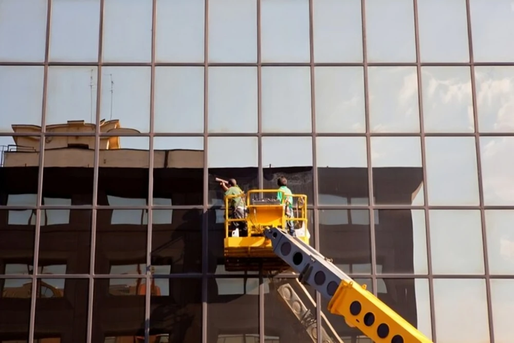 Cam Montajında Hangi Vinç Türü Kullanılır?